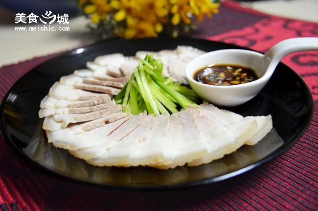 蒜泥白肉怎么做？_美食